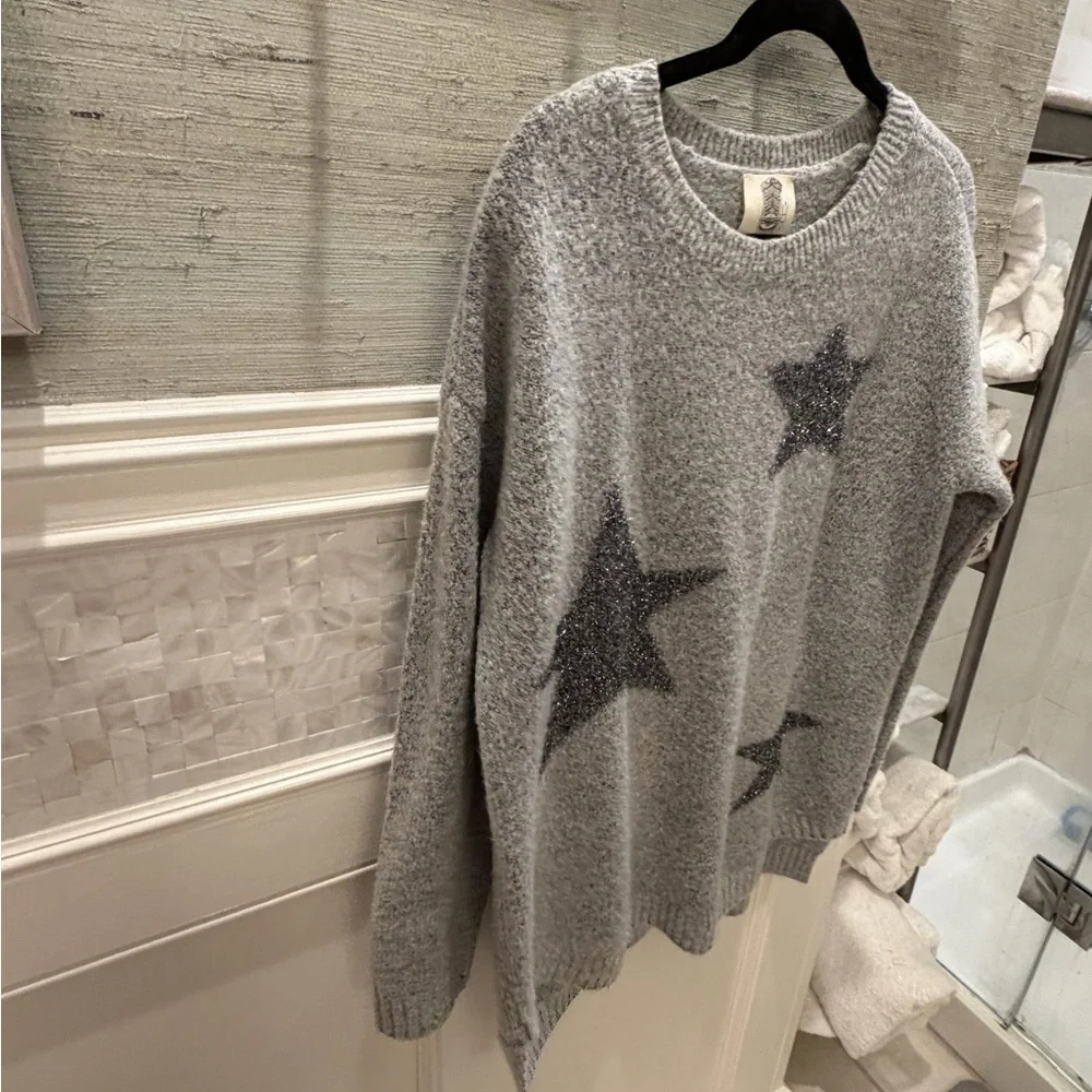 Small Anthropologie Lillie’s closet starland gray metallic long star sweater